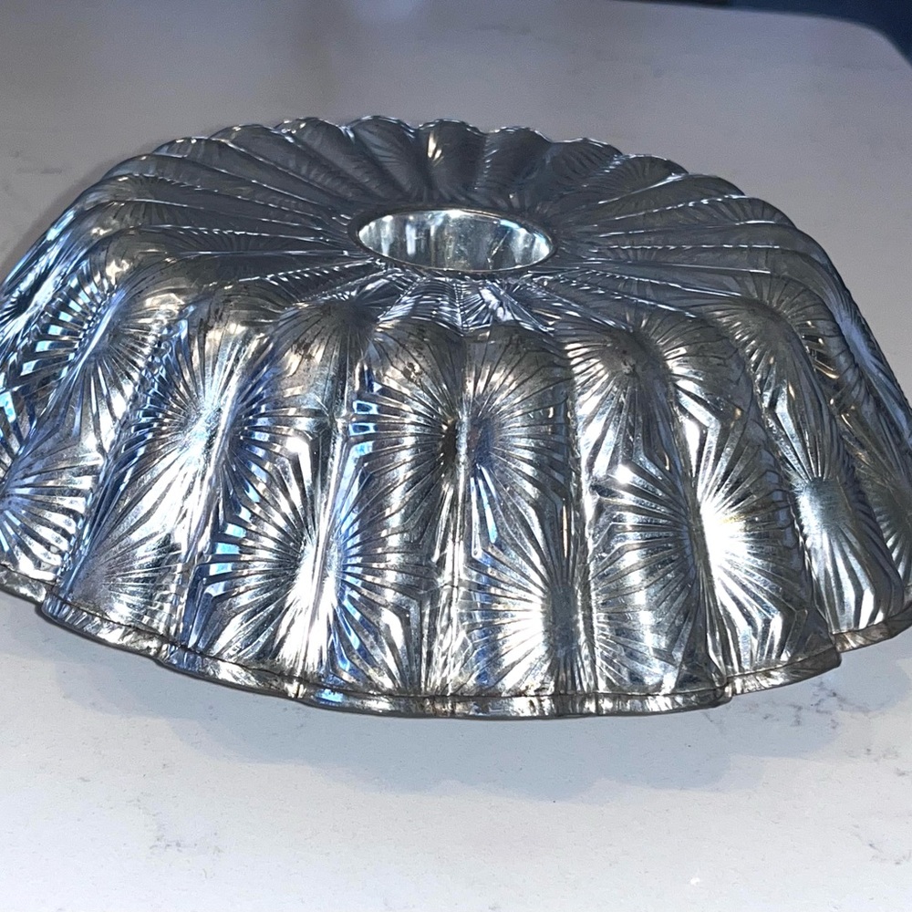 vintage aluminum baking cake mold 1950s Atomic Starburst Sunburst jello MCM